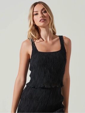 Astr The Label Janesa Sleeveless Crinkle Tank Top